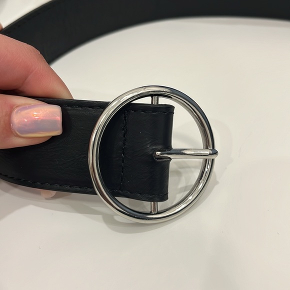 Garage | Single Ring Belt - Picture 3 of 6